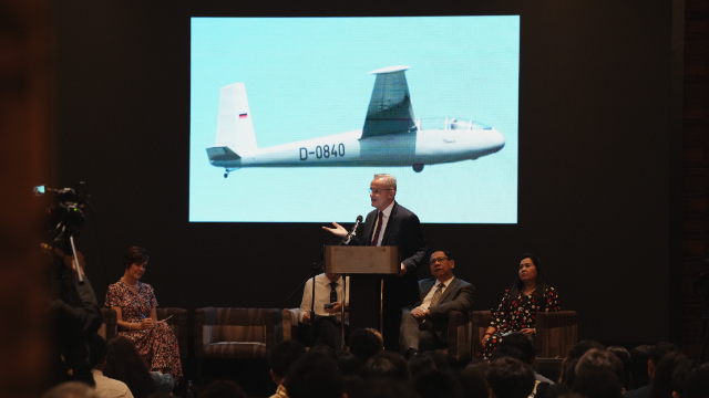 Elder Kearon Ministers to Filipino Youth and Young Single Adults in Special Devotional in Alabang